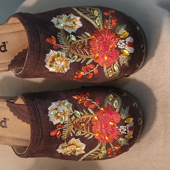 Mudd SZ 8 Vintage Clogs - Picture 3 of 15